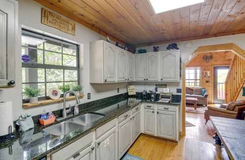 Gatlinburg - Pigeon Forge Cottage | Prime Views! Above & Beyond Pigeon Forge Cabin