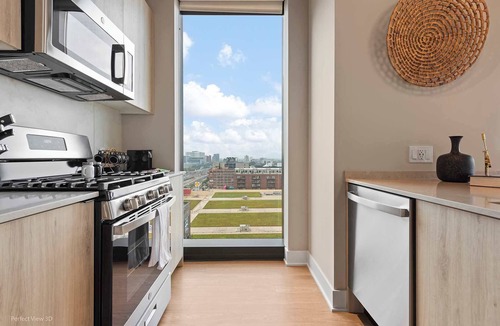 West Loop Apartment | Prime West Loop 2BR Apts + Event Convenience