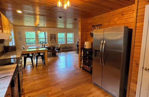Morganton House | PRIVACY,VIEWS,POND,CREEKS! pooltable-arcade-minutes to BlRdg-Lake-dogs welcome