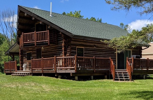 Dunbar Cabin | Private 3 BR 1.5 BA log cabin on 34 acres, driveway is 150' from trails