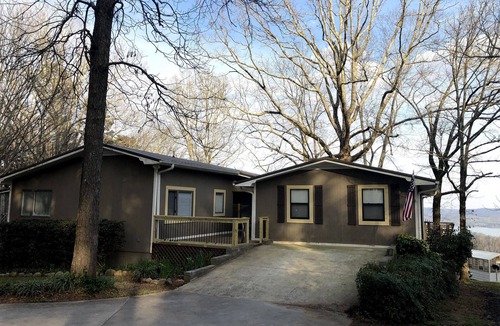 Groveoak House | 🌲 Private 5 Acres & Lake Views—Reserve Now!