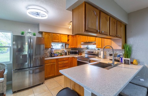 Englewood East House | Private and cozy home - 10 minutes from the beach