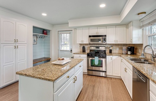 Lowell House | Private Beach, 3,000 Sq Ft: Murray Lake Retreat!