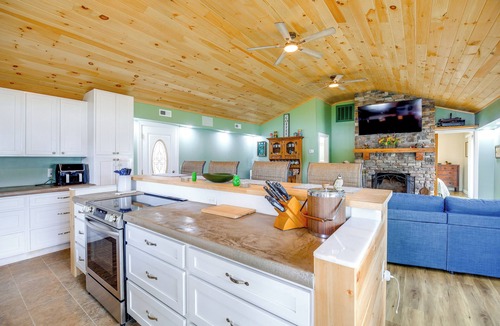 Hiwassee Cottage | Private Beach! Home w/2 Guest Cabins in Hiwassee