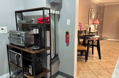 Davenport Apartment | Private entrance, driveway parking, studio with central AC in charming Davenport
