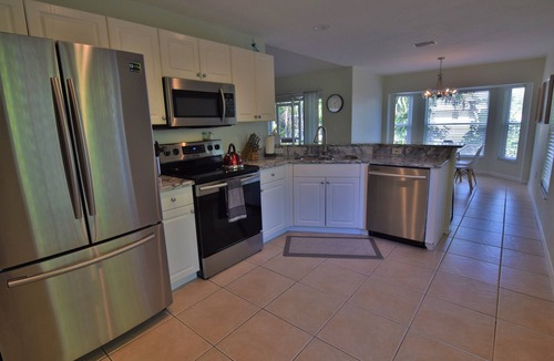 South Sarasota House | Private Heated Pool Beautiful 3bdr/2bth 2car garage only minutes to Siesta Beach