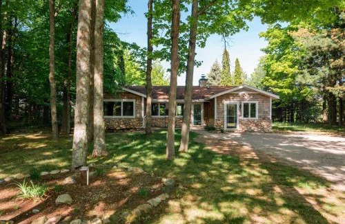 Bellaire House | Private Home 2 miles to Downtown Bellaire