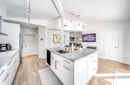 Coral Ridge House | Private Home! Large Backyard+Close 2 Beach+ Shops!