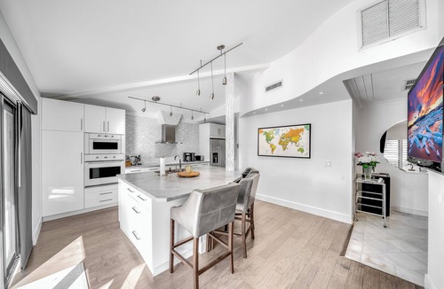 Coral Ridge House | Private Home! Large Backyard+Close 2 Beach+ Shops!