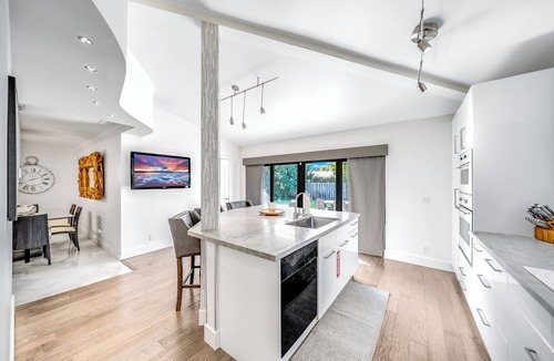 Coral Ridge House | Private Home! Large Backyard+Close 2 Beach+ Shops!