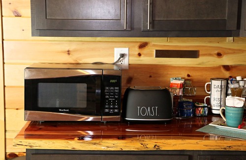 Higgins Lake Cabin | Private Hot Tub Cabin Higgins Lake-Fire Pit-Pet Friendly-Walk to Beach