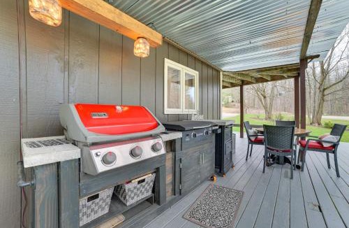 Michaywe House | Private Hot Tub & Deck: Gaylord Family Home!
