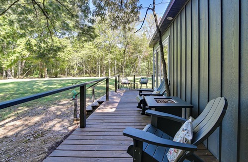 Cherokee Cabin | Private Hot Tub, Fire Pit! Pickwick Lake Escape