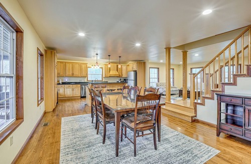 McArthur House | Private Hot Tub & Games Galore! Hamden Family Home