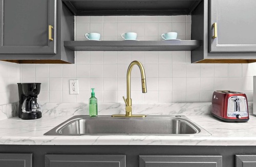 Audubon Apartment | Private king suite in Louisville's Business Center