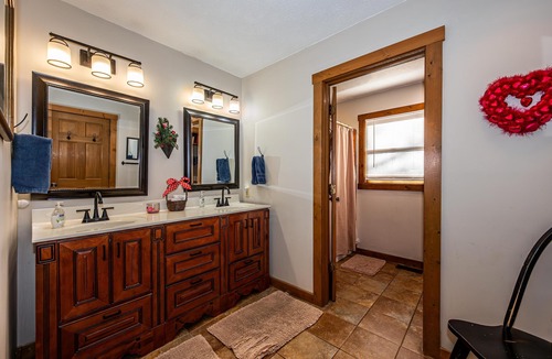 Morgantown House | Private Lake Lodge | 21 Acres, Hot Tub & Game Room 5BR, 2.5BA