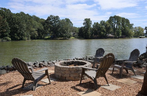 Belmont House | Private Lakefront Getaway - 2 Houses on one serene property!