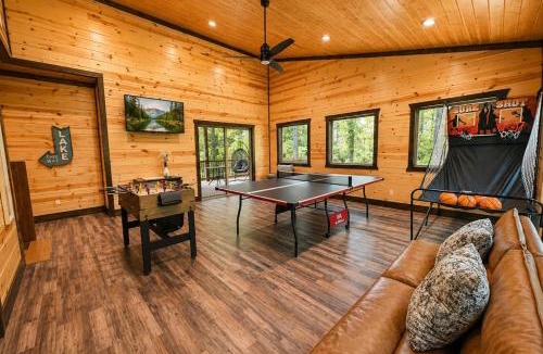 Pickens House | Private Luxury Cabin - Hot Tub - Fire Pit - Game Room