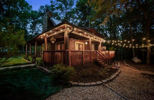 McDonough Villa | Private Luxury Cabin with Hot Tub, Fire Pit & Sauna