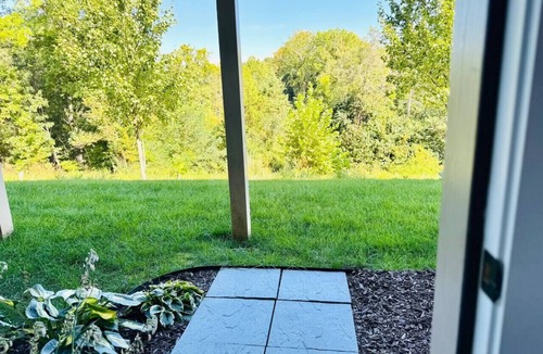 Chantilly House | Private, Modern+Cozy 1 BEDR+1 BTH Suite, Location!