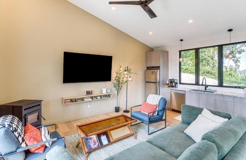 Weaverville Cottage | Private Mountaintop Getaway - Panoramic Blue Ridge Views - King Bed/Huge Deck