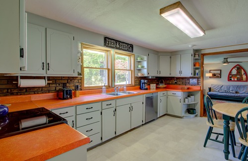 Butler House | Private, Mtn View, .5 from Lake, near Ski Resorts, Kayaks, Pets, Boat Launch