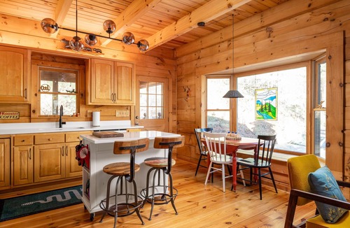 Ellijay Cabin | Private Oasis, Family & Pet Friendly, Bordering National Forest and Trails.