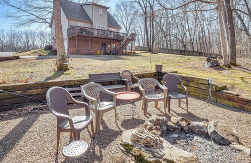 Clarksville Apartment | Private Patio! Studio 10 Mi to Dtwn Clarksville