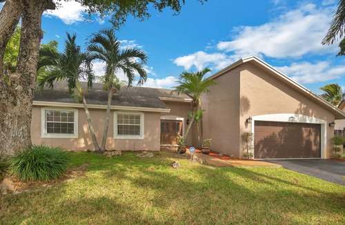 Tamarac House | Private Pool Home Sleeps 10 Near Sawgrass, Beaches & Amerant Arena