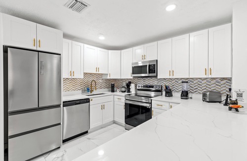 Riverland Village House | Private Pool + Indoor Basketball + Near Las Olas & Beach | Hoop & Splash House