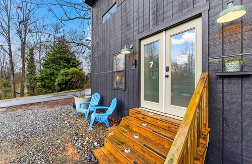 Weaverville House | Private, Quiet, Creative Retreat - Dog Friendly - 15 min to Downtown Asheville
