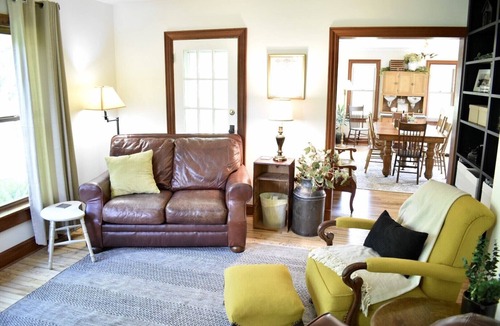 Iola House | Private retreat! 20 acre 1908 Farmhouse on Private Lake.