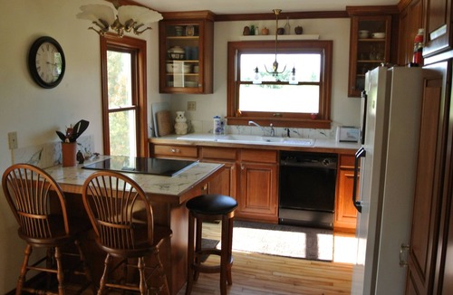 Iola House | Private retreat! 20 acre 1908 Farmhouse on Private Lake.