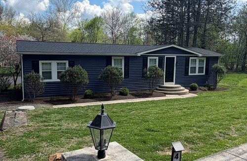 Point Pleasant House | Private Riverfront Retreat-river access, walking/biking path, fire pit