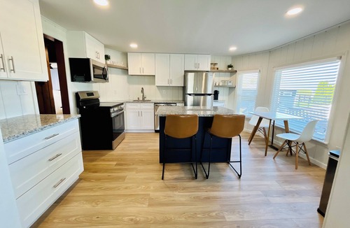 Oscoda House | Private Sandy Beach-Beach Volleyball-Game Room-Fire pit