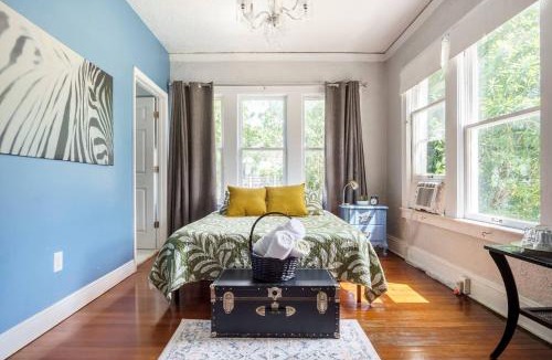 East Little Havana House | Private Suite Mins from MIA Free Parking