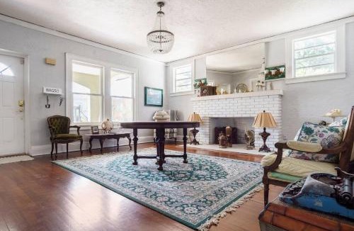 East Little Havana House | Private Suite Mins from MIA Free Parking