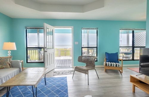 Dauphin Island House | Private waterfront Bay Beach. Huge back deck overlooking the bay. Bring dogs!