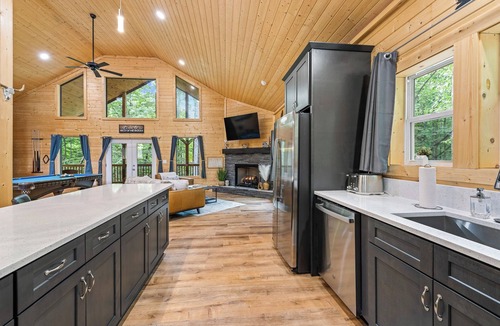 Cleveland Cabin | Prized Gem - 10% OFF or 4th Night Free - Ask for details!