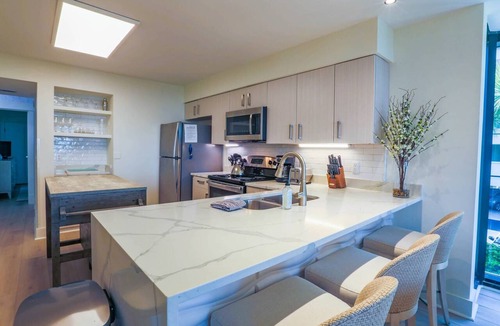 Isle of Palms Condo | Professionally Decorated Corner Condo with Ocean Views, Covered Balcony & Access to Community Pool