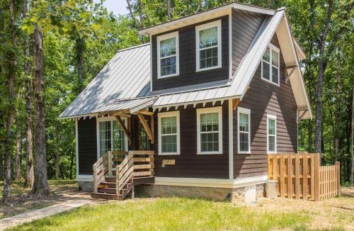 McEwen House | Purple Martin and The Cardinal at Buckhorn Hollow