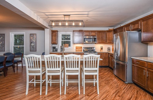 Oakland House | Putter Place | Gorgeous Lakefront, Water Views!