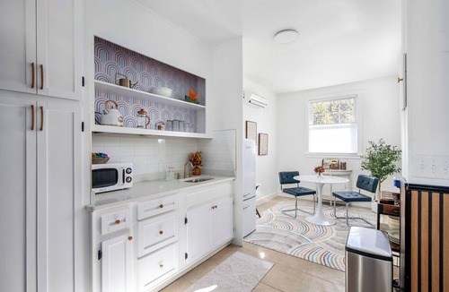 Aiken Apartment | Putter's Loft: Aiken Golf Course & Downtown NEW apartment with king bed