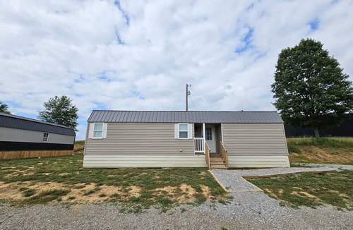 Dry Ridge Cabin | Quaint Cabin - 8 minutes from Ark Encounter! Country setting, near town!