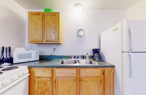 Waynesville Condo | Quaint condo across from the lake with shared lakeside pool and trails - dogs OK