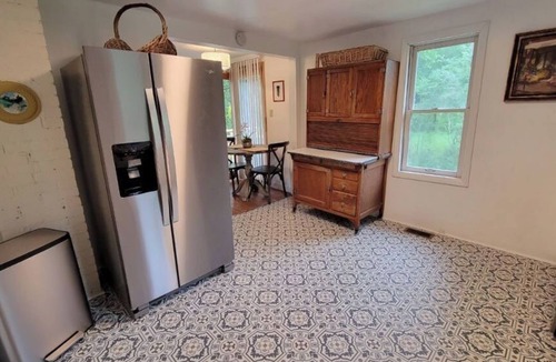 Asheville Cottage | Quaint farm cottage minutes from Downtown Asheville and Black Mountain.