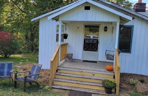 Asheville Cottage | Quaint farm cottage minutes from Downtown Asheville and Black Mountain.