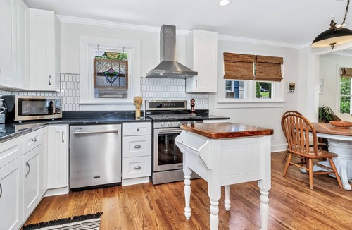 Marion House | Quaint Mill Cottage in Marion