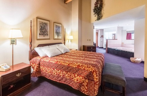 Mineralwells Hotel | Quality Express Inn & Suites
