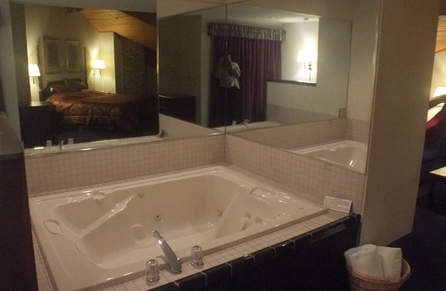 Mineralwells Hotel | Quality Express Inn & Suites
